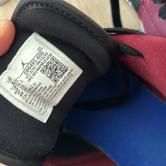 Shoes - Picture 5 of 7